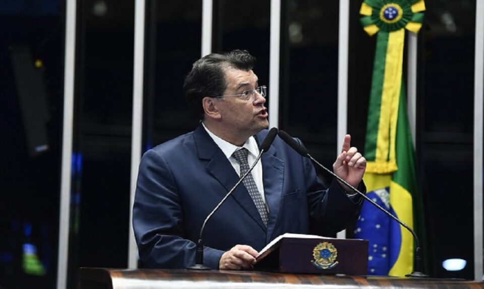 Senador Eduardo Braga: Tribuna do Plenário.