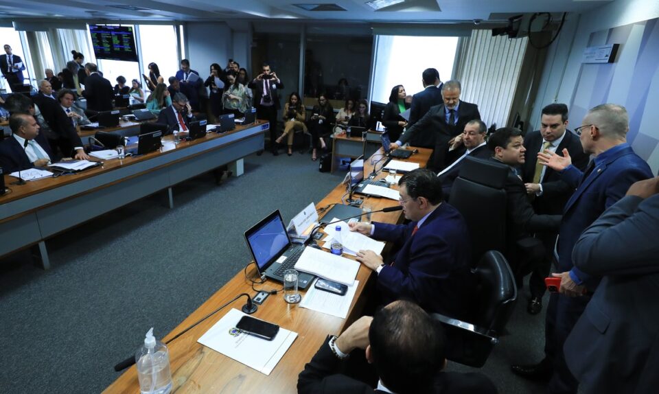 CCJ SENADO APROVA REFORMA TRIBUTÁRIA