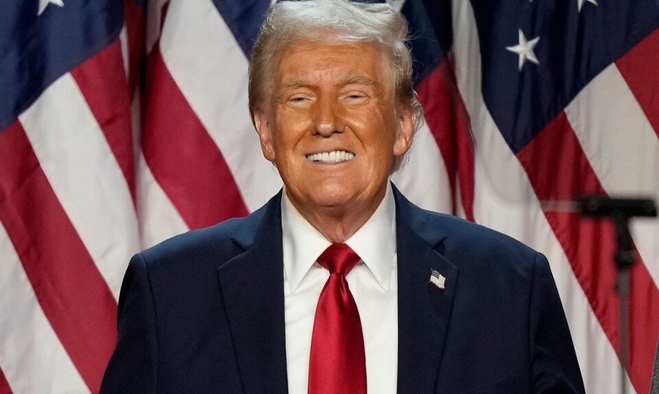 Trump retorna à Casa Branca.